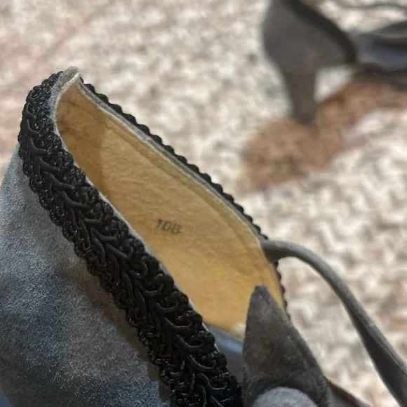 Vintage Newport News Gray Suede Women's Heels - Picture 10 of 10
